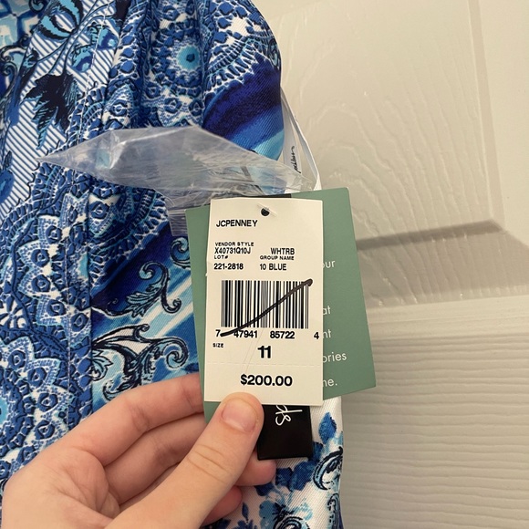 SPEECHLESS•DRESS - Picture 2 of 3